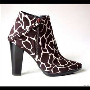STUART Weitzman Giraffe Booties 7.5